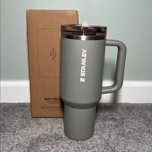NEW Stanley The Flip Straw Quencher Protour Tumbler 40oz Sage Grey